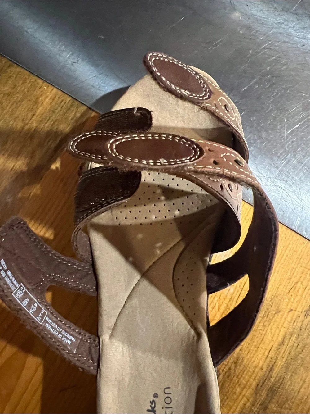 Clarks Brown Triple-Strap Leather Slide Sandals Leisa Cacti sz 6.5